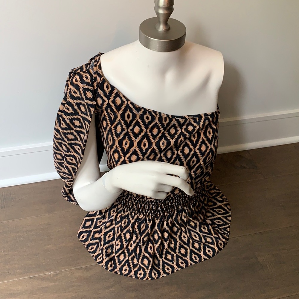 Boutique cold shoulder top